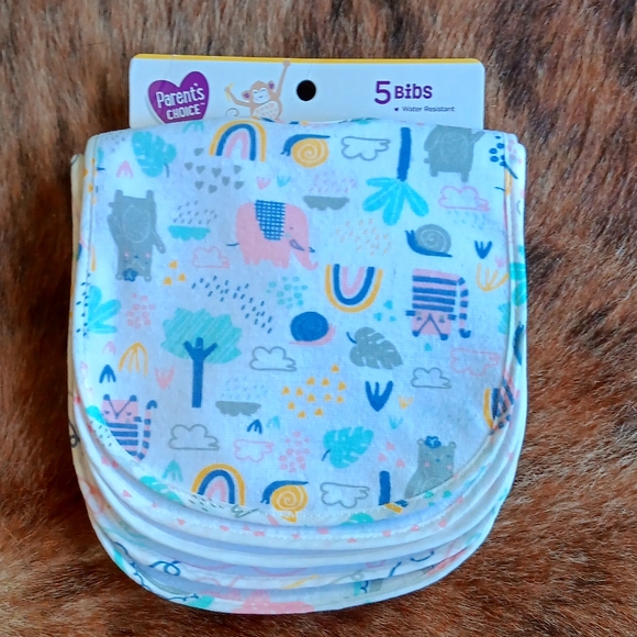 NWT Baby bundle bibs, paci giraffe plushie and Munchkin teething spoon - Picture 2 of 4